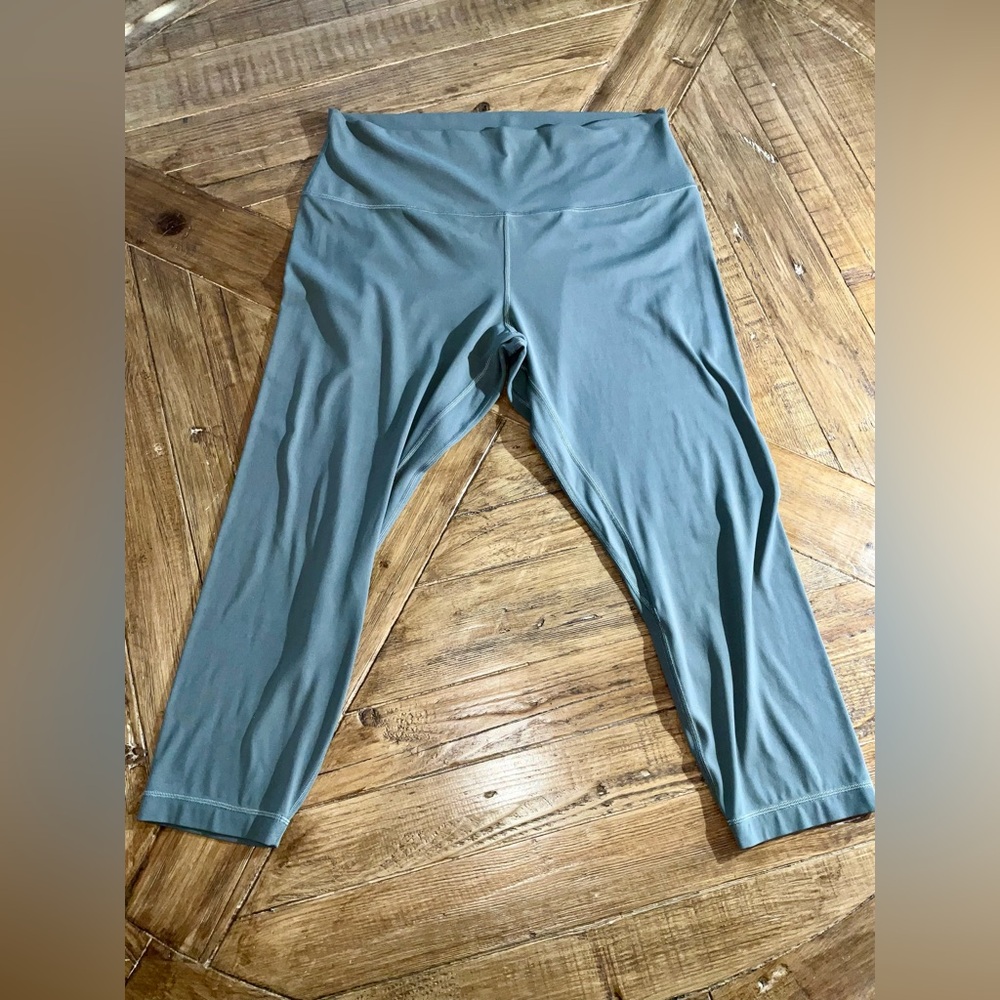 Lululemon Align Capri Leggings in a shade of green (olive/army) size 16 - Picture 2 of 12